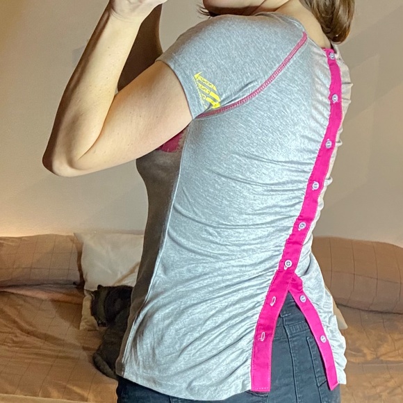 Grey top with line of buttons in the back - Picture 4 of 4